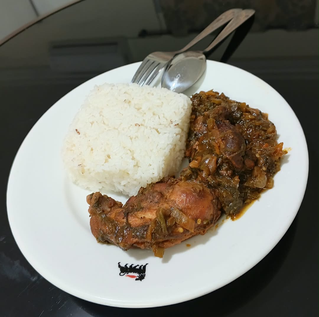 Riz au Sauce Arachide (Tigadèguèna)
